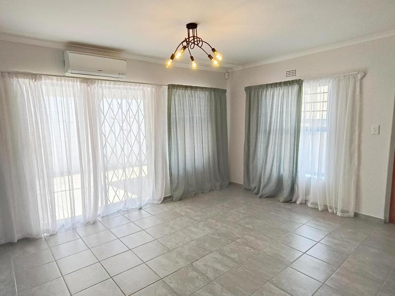 To Let 3 Bedroom Property for Rent in Vredekloof East Western Cape